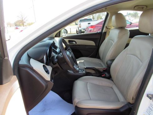 Used 2011 Chevrolet Cruze LT image 4
