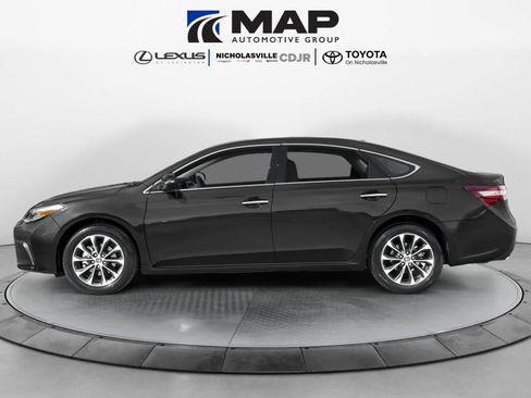 Used 2017 Toyota Avalon Touring FWD image 3