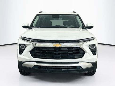 Used 2025 Chevrolet TrailBlazer LT AWD/4WD image 2