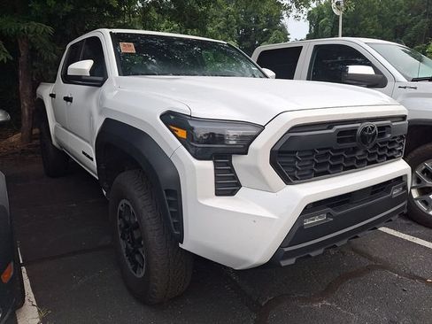 Used 2026 Toyota Tacoma TRD Off-Road AWD/4WD image 3