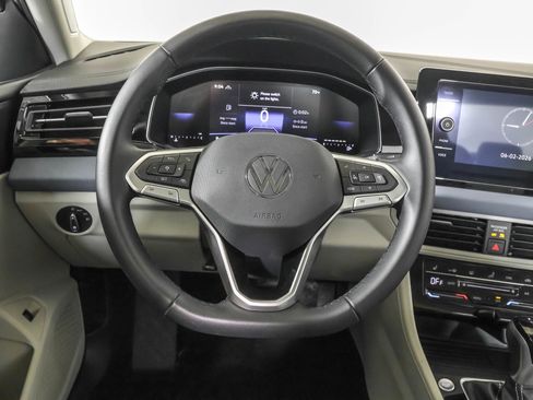 Used 2025 Volkswagen Jetta SE w/ Sunroof Package FWD image 25