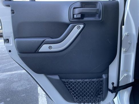 Used 2017 Jeep Wrangler Unlimited Rubicon w/ Connectivity Group image 21