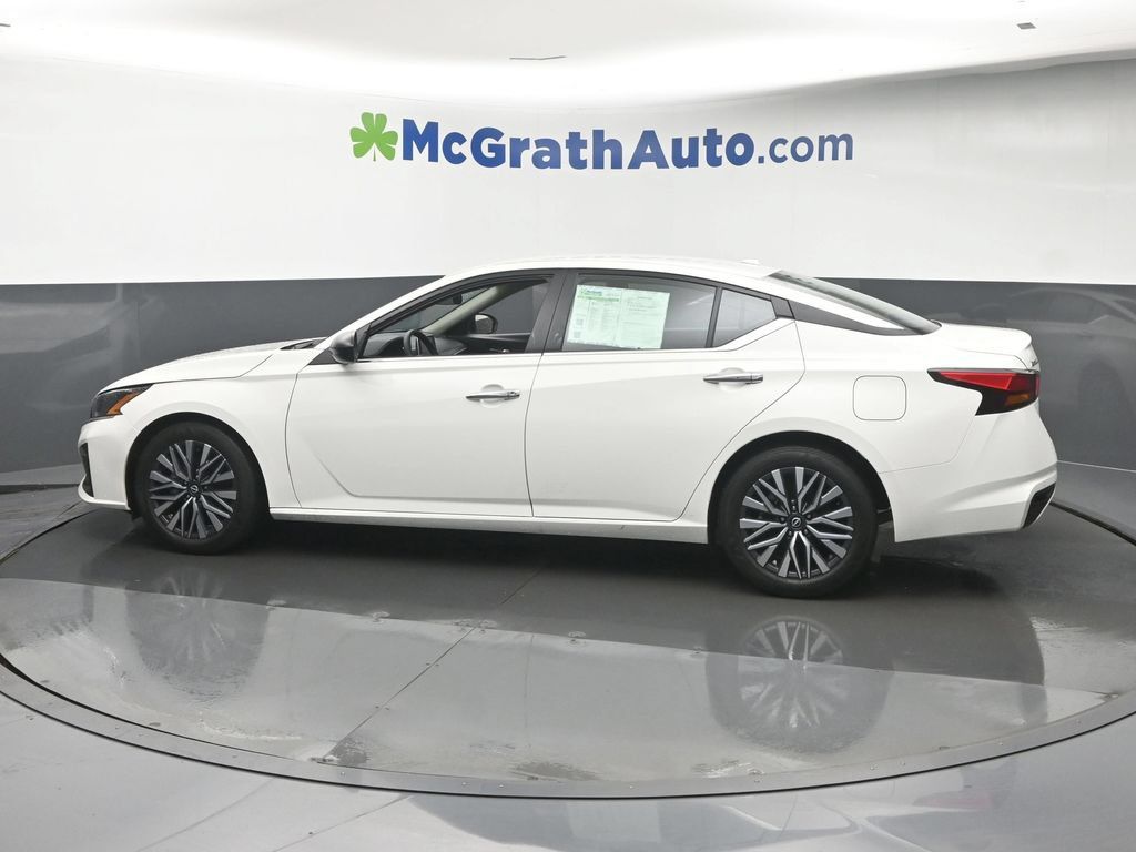 Used 2025 Nissan Altima 2.5 SV FWD image 22