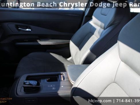 Used 2025 Nissan Ariya FWD image 28