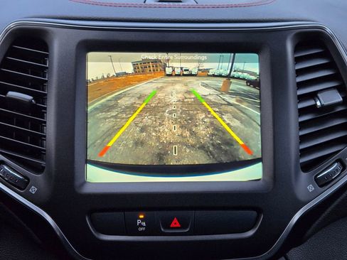 Used 2019 Jeep Cherokee Trailhawk w/ Comfort/Convenience Group image 26