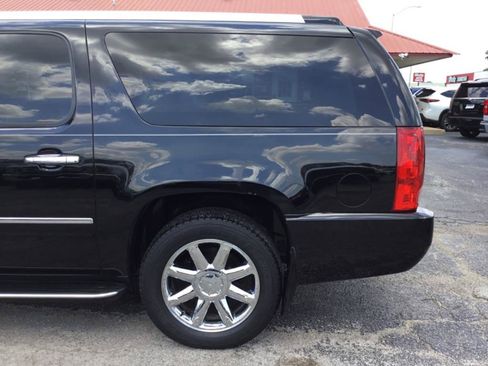 Used 2010 GMC Yukon XL Denali AWD/4WD image 14