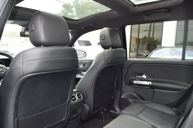 Used 2021 Mercedes-Benz GLB 250 4MATIC w/ Premium Package image 29