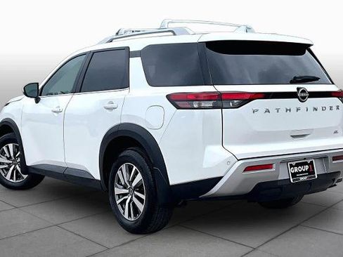 Certified 2025 Nissan Pathfinder SL image 12