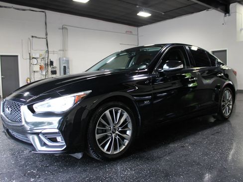 Used 2018 INFINITI Q50 Luxe w/ Essential Package (3.0T Luxe) AWD/4WD image 7