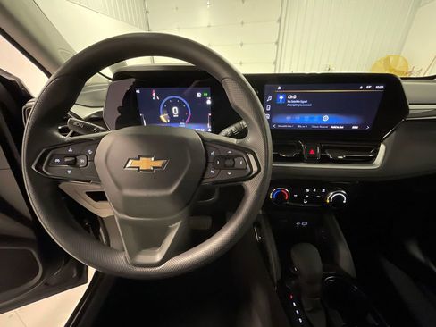 Used 2025 Chevrolet TrailBlazer LT w/ Driver Confidence Package FWD image 35