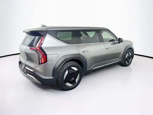 Used 2024 Kia EV9 Light Long Range RWD image 9