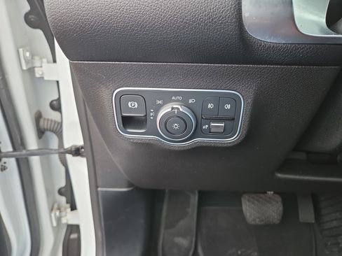 Used 2020 Mercedes-Benz GLB 250 4MATIC image 26