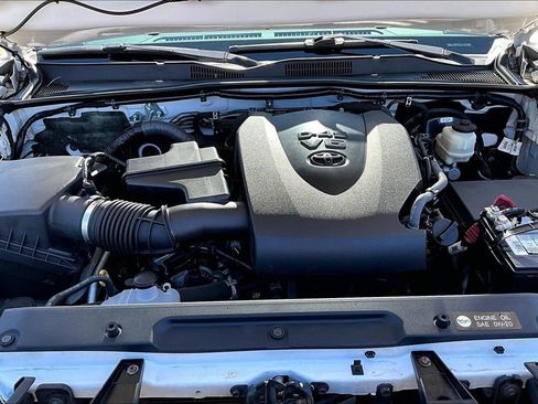 Used 2016 Toyota Tacoma Limited w/ Towing Package AWD/4WD image 30