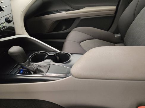 Used 2020 Toyota Camry LE w/ Carpet Mat Package image 26