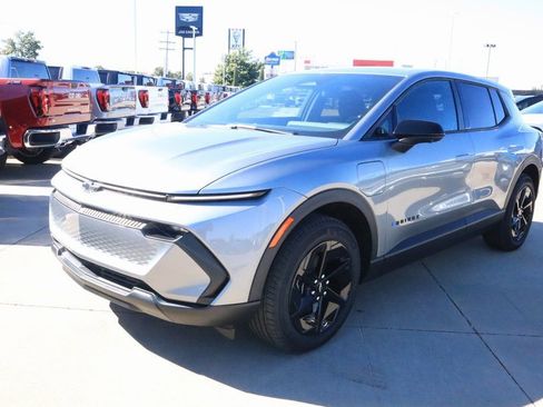 New 2026 Chevrolet Equinox EV LT image 10