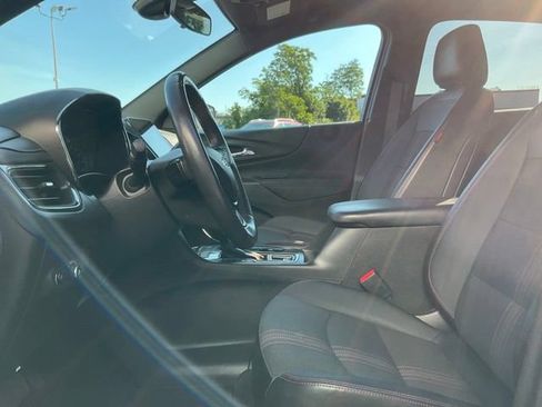 Used 2022 Chevrolet Equinox RS w/ Infotainment Package AWD/4WD image 2