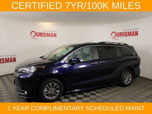 Used 2025 Toyota Sienna XLE FWD image 3