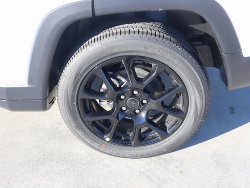 New 2026 Jeep Compass Latitude image 18