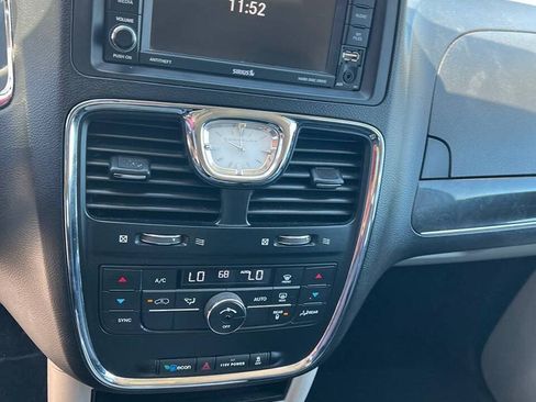 Used 2014 Chrysler Town & Country Touring FWD image 6