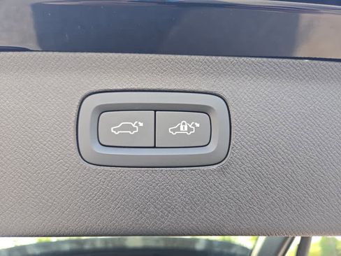 Used 2024 Volvo XC90 B5 Core image 11