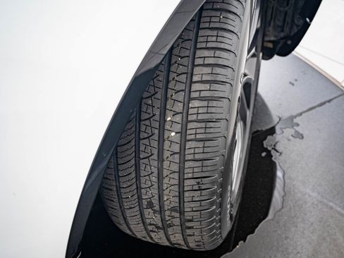 Used 2023 Land Rover Discovery S R-Dynamic image 40