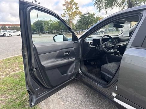 Used 2025 Nissan Kicks SV FWD image 17