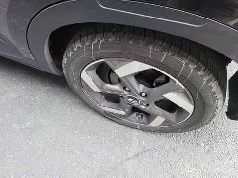 Used 2025 Hyundai Venue SEL image 6