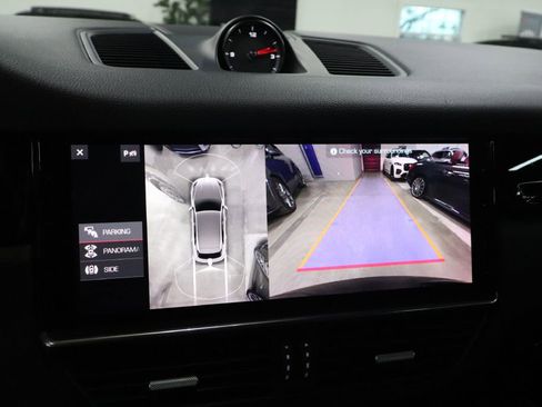 Used 2021 Porsche Cayenne image 34