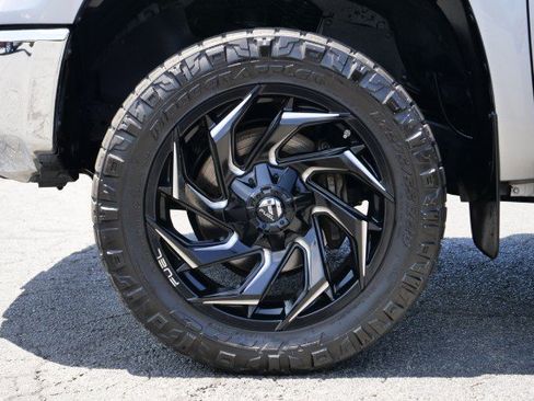 Used 2019 Toyota Tundra Limited w/ Limited Premium Package AWD/4WD image 11