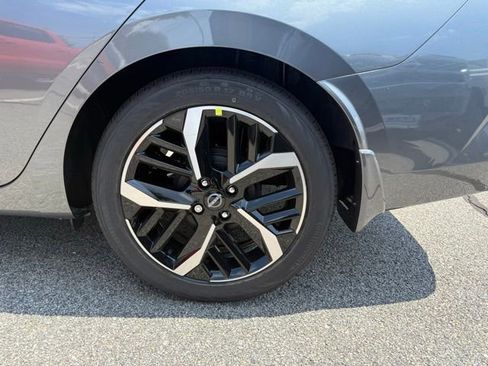 New 2025 Nissan Versa SR w/ Trunk Package image 12