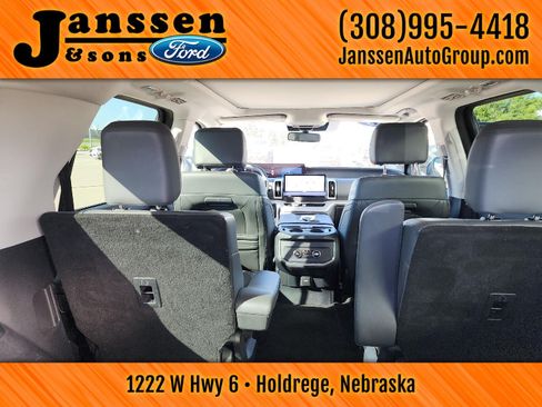 Used 2025 Ford Expedition Active AWD/4WD image 13