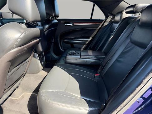 Used 2014 Chrysler 300 RWD image 25