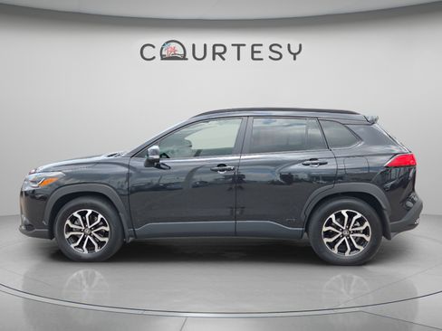 Used 2024 Toyota Corolla Cross AWD Hybrid image 2