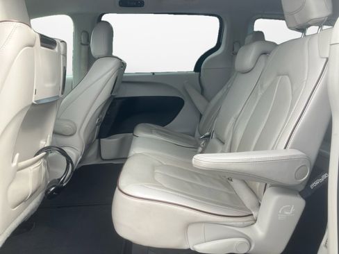 Used 2017 Chrysler Pacifica Limited image 15