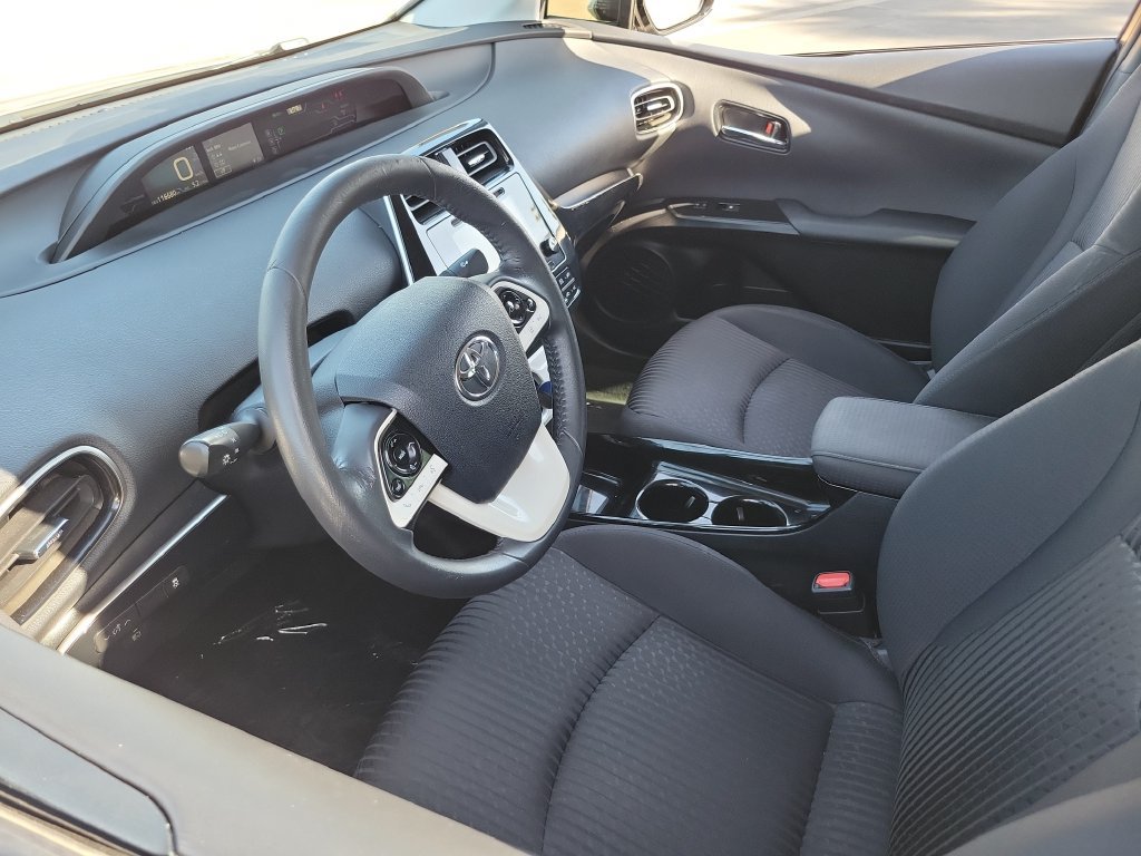Used 2017 Toyota Prius Prime Plus w/ Preferred Accessory Package FWD image 3