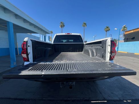 Used 2005 Chevrolet Silverado 2500 LT w/ Heavy-Duty Power Package image 5