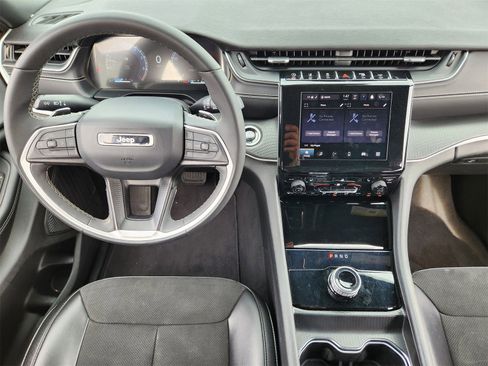 Used 2024 Jeep Grand Cherokee L Laredo image 26