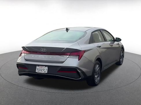 Used 2026 Hyundai Elantra Hybrid FWD image 13
