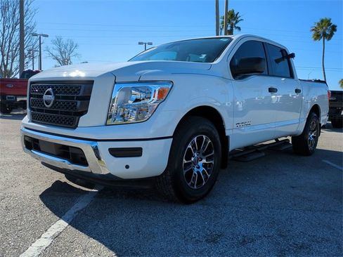 Used 2024 Nissan Titan SV w/ SV Convenience Package image 8