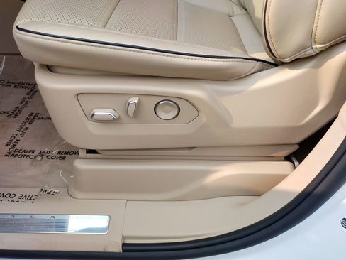 Certified 2024 Cadillac Escalade ESV Premium Luxury image 12