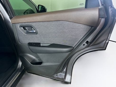 Used 2023 Nissan Rogue SV image 28