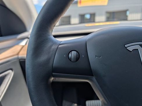 Used 2023 Tesla Model Y Performance AWD/4WD image 21