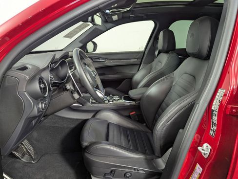 Used 2023 Alfa Romeo Stelvio Quadrifoglio image 4