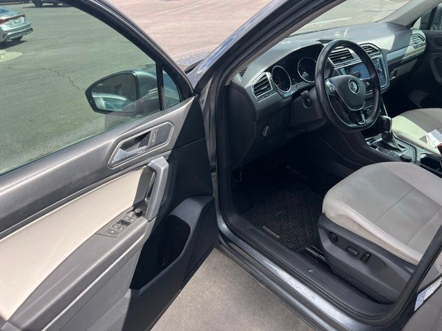 Used 2019 Volkswagen Tiguan SE w/ 3rd Row Seat Package AWD/4WD image 16
