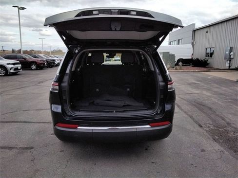 Used 2023 Jeep Grand Cherokee L Limited w/ Luxury Tech Group II image 12