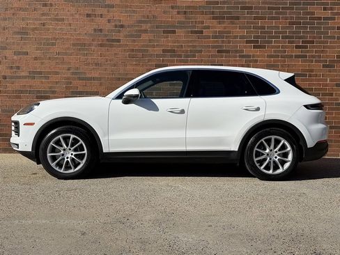 Used 2025 Porsche Cayenne image 2
