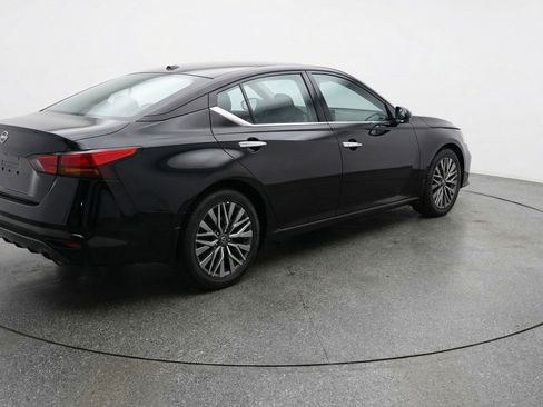 Used 2025 Nissan Altima 2.5 SV image 9