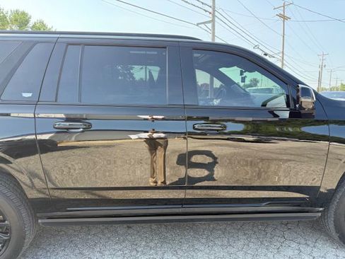 Used 2022 Cadillac Escalade ESV Sport Platinum w/ LPO, ONYX Package image 10