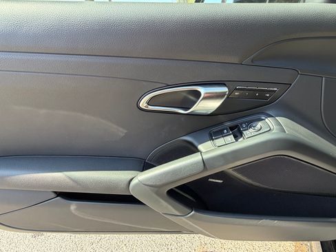 Certified 2019 Porsche 718 Cayman RWD image 12