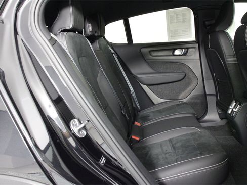 Used 2023 Volvo C40 P8 Recharge Plus image 28